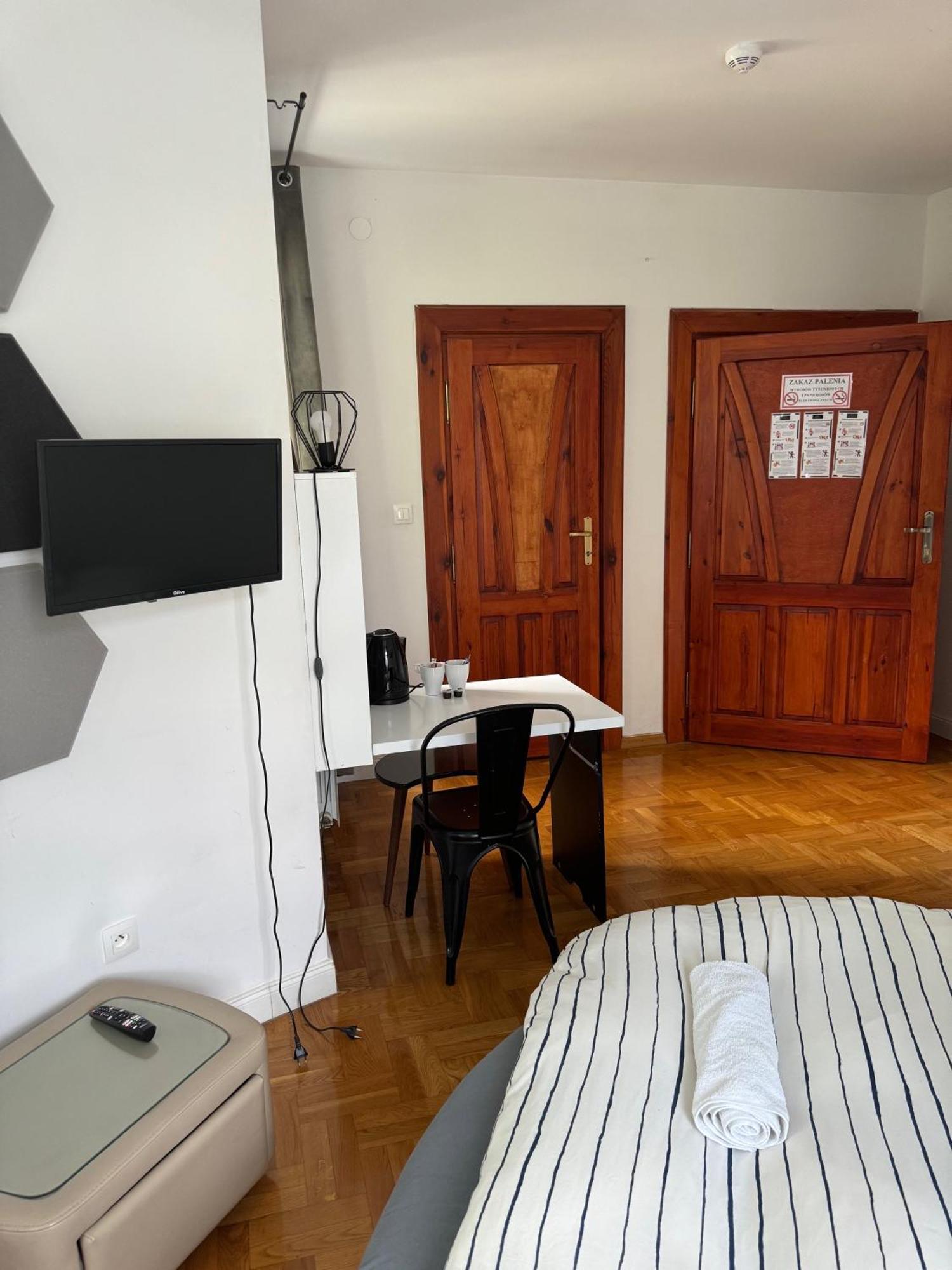 The Castle Suites & Apartment - Free Parking - (Adults Only) Krakow Dış mekan fotoğraf